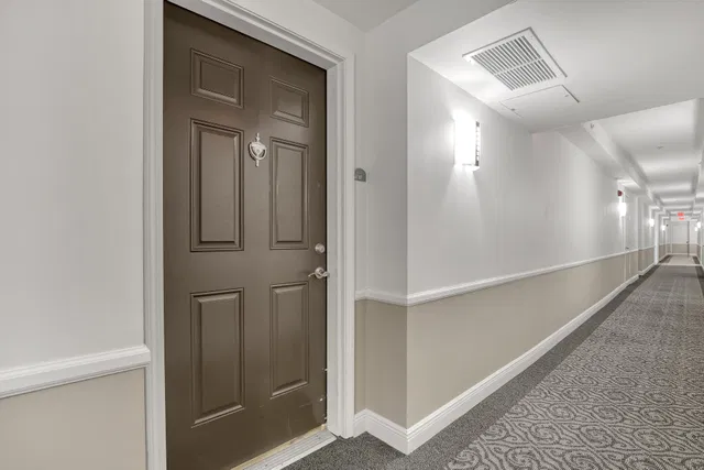 610 Clematis Unit 618 photo 2