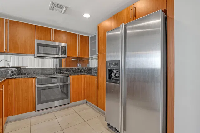 610 Clematis Unit 618 photo 10