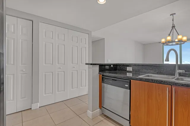 610 Clematis Unit 618 photo 12