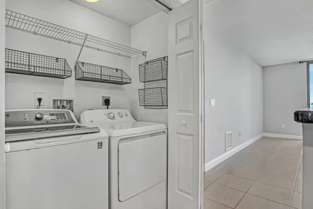 610 Clematis Unit 618 photo 13