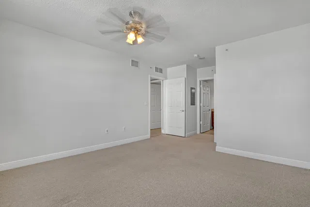 610 Clematis Unit 618 photo 15