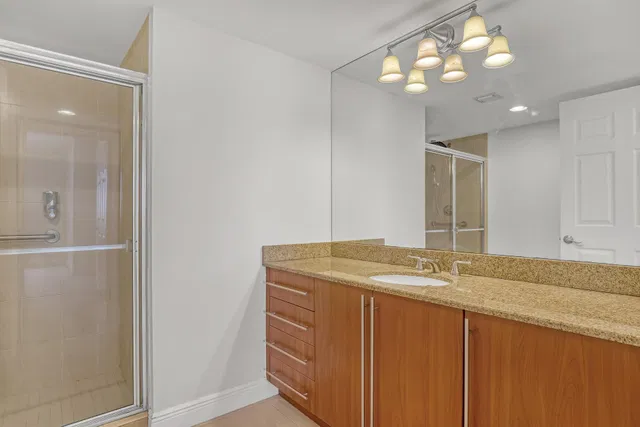 610 Clematis Unit 618 photo 23