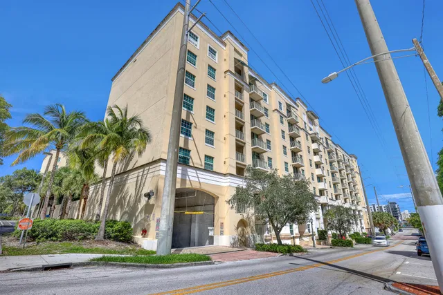 610 Clematis Unit 618 photo 43