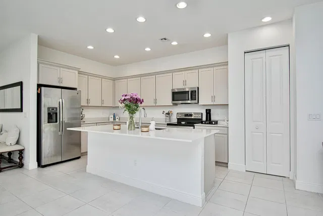 Residence photo 2