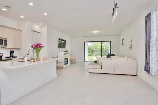 Residence photo 5