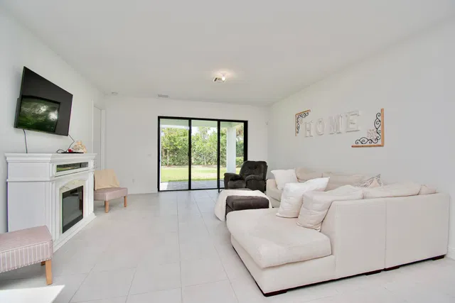 Residence photo 6