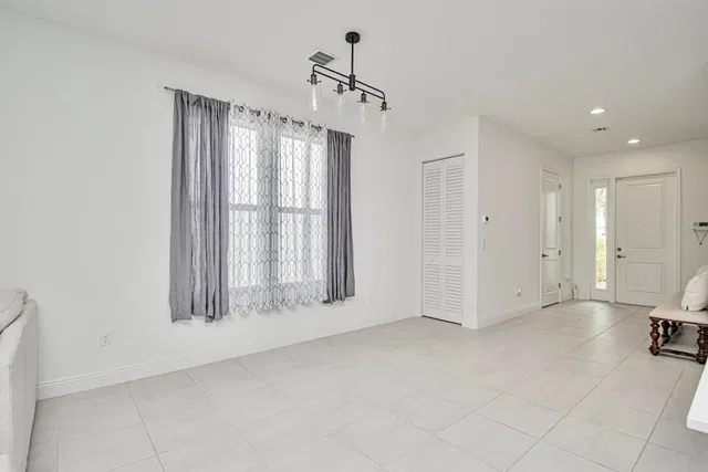 Residence photo 8