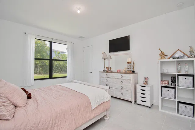 Residence photo 12