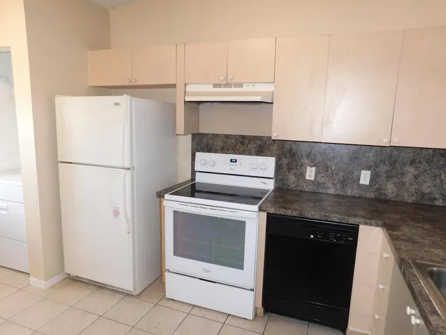 Unit 204 photo 3