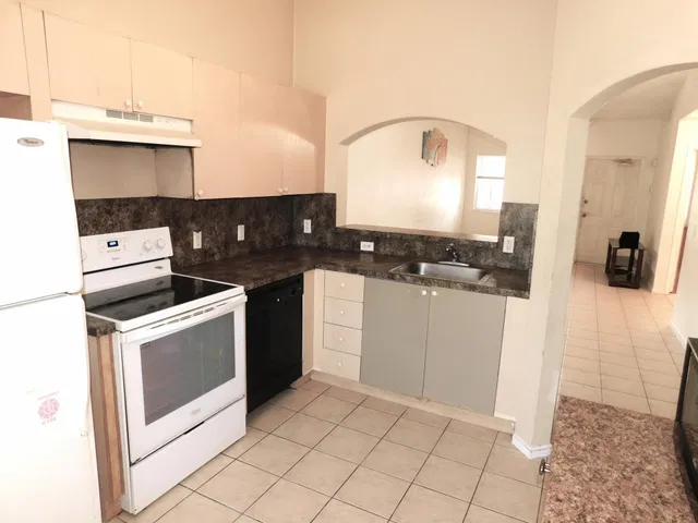 Unit 204 photo 4