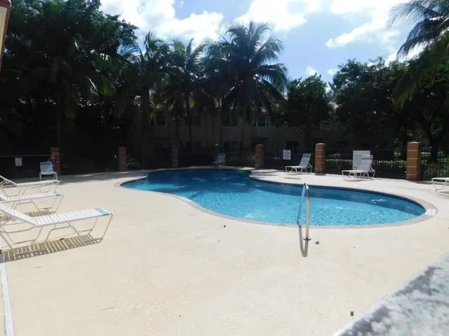 Unit 204 photo 11