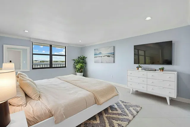  Unit 510 photo 15