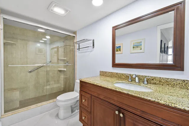  Unit 510 photo 17