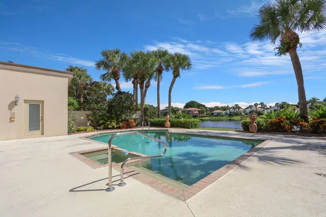 Frenchman's Creek Residence photo 6
