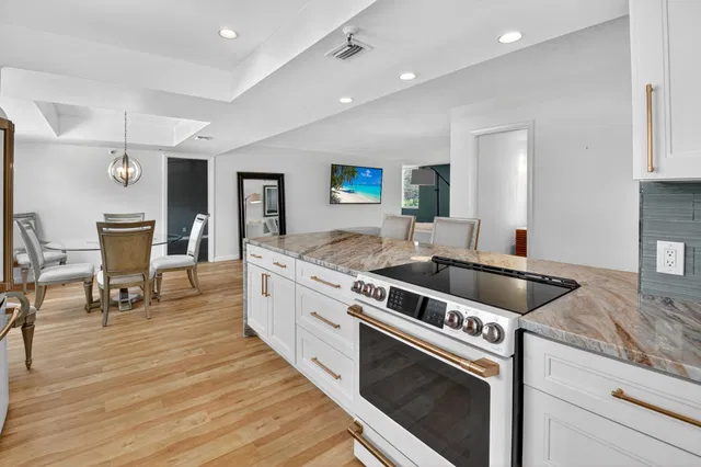 Unit 220 photo 9