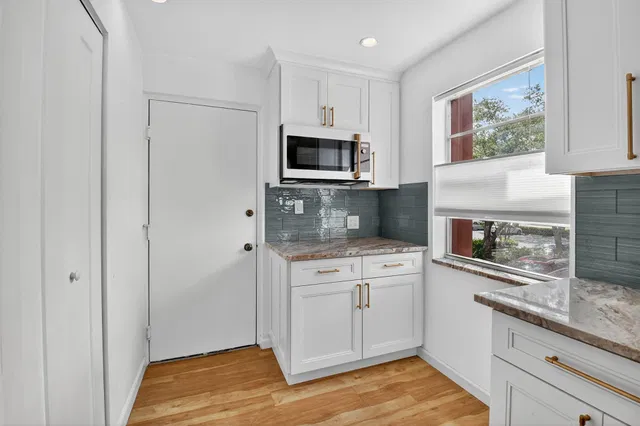 Unit 220 photo 10