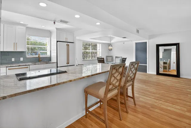 Unit 220 photo 11