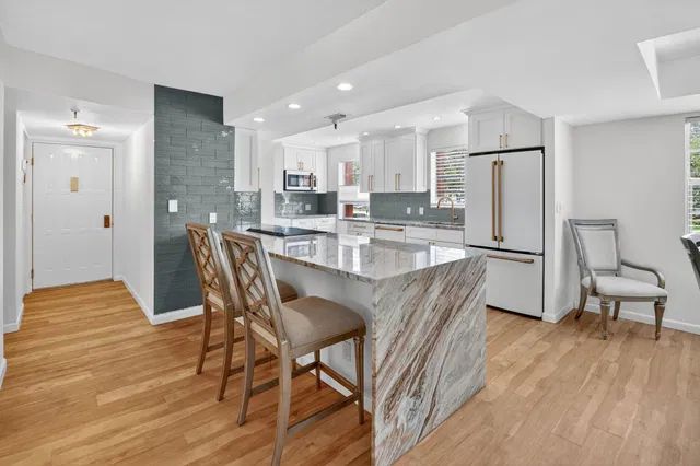 Unit 220 photo 12