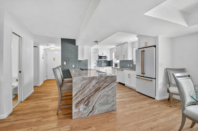 Unit 220 photo 13