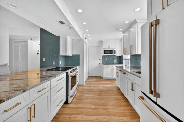 Unit 220 photo 14