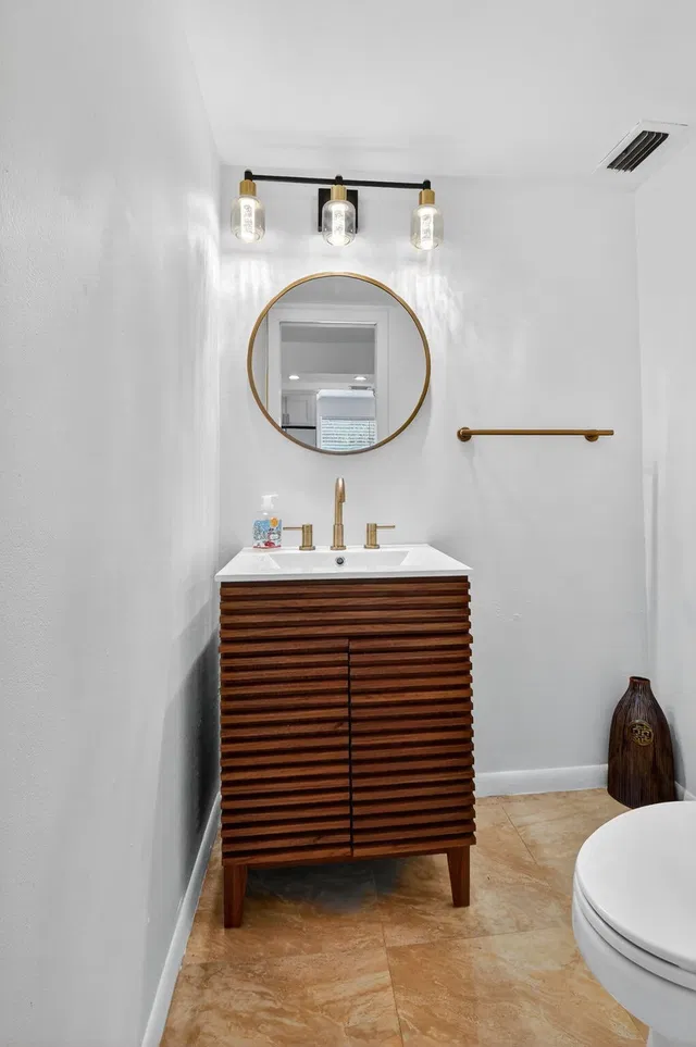Unit 220 photo 19