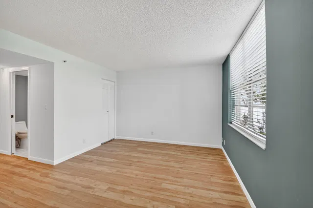 Unit 220 photo 20