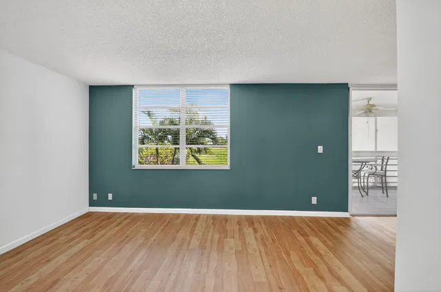 Unit 220 photo 21
