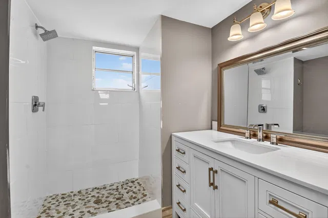 Unit 220 photo 23
