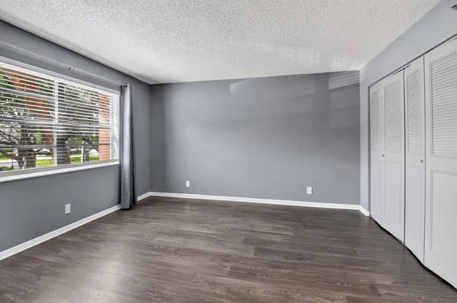 Unit 220 photo 26