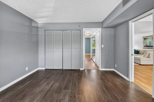 Unit 220 photo 27