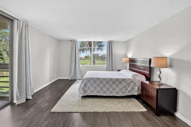 Unit 220 photo 31