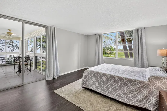Unit 220 photo 32