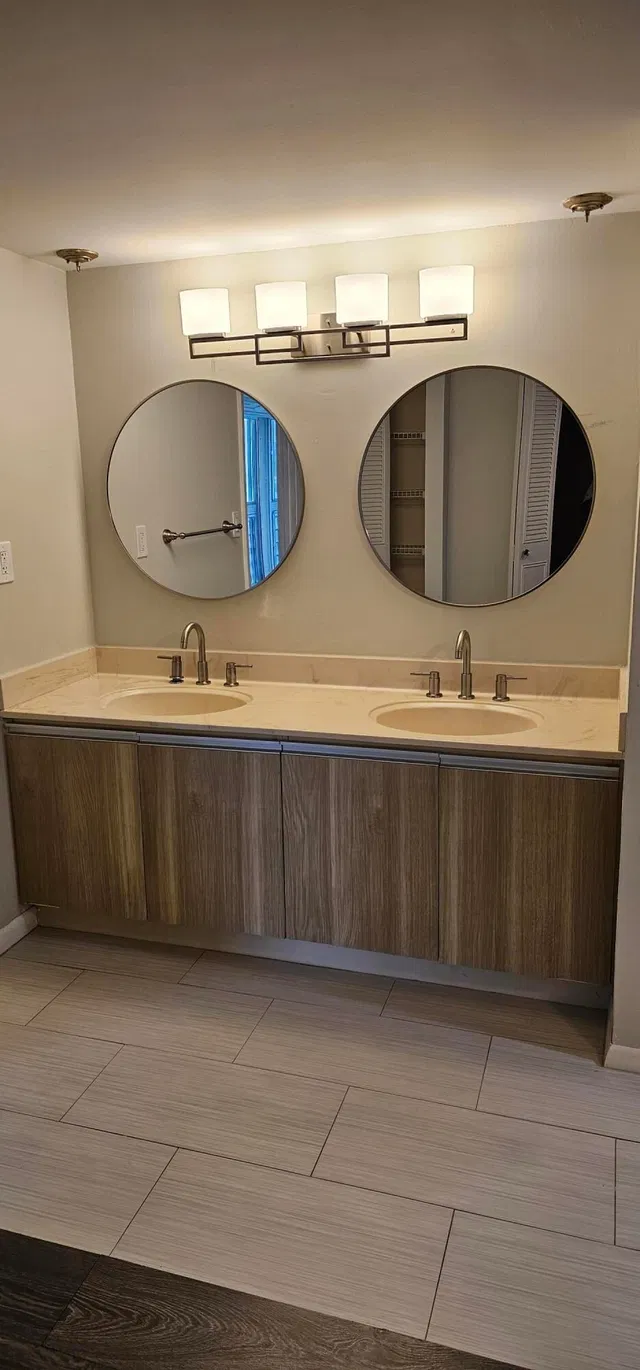 Unit 220 photo 44