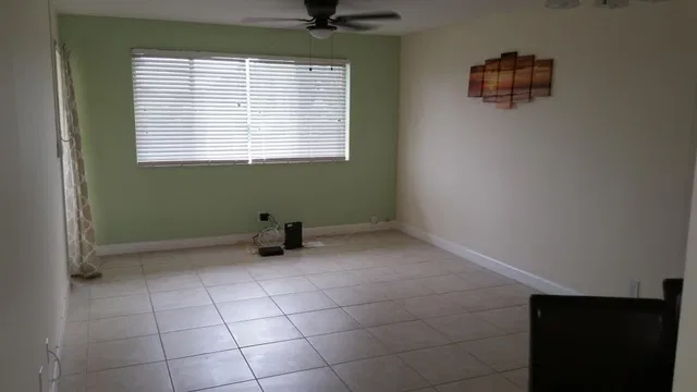 Unit 202 photo 4