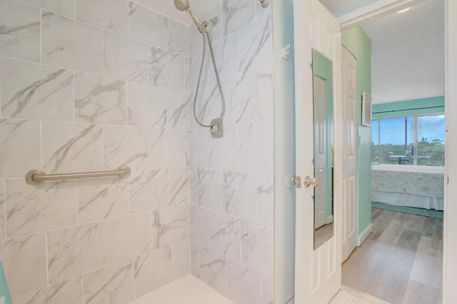 Unit 503 photo 22