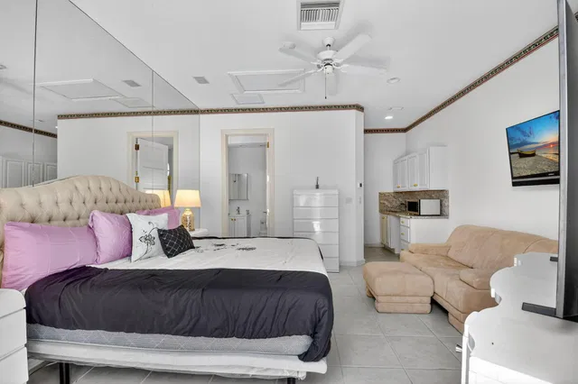 Residence photo 53
