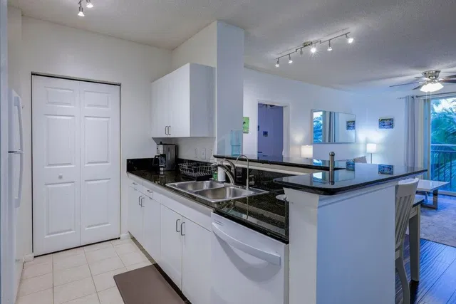 Courtyards in Cityplace Unit 402 photo 11