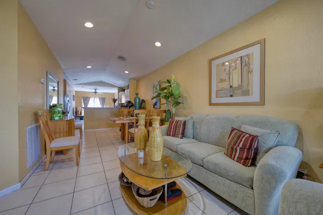 Residence photo 3