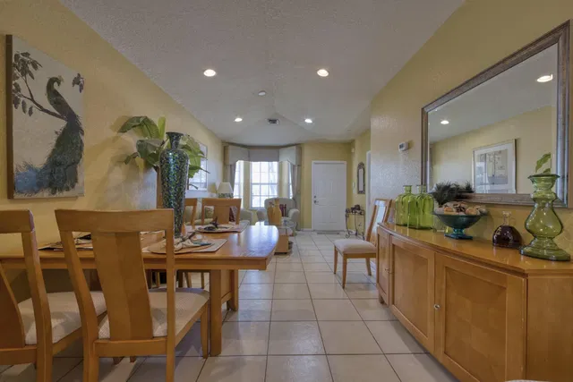 Residence photo 5