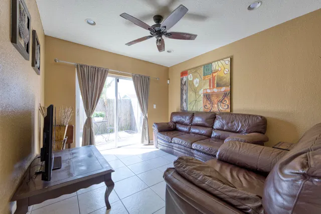 Residence photo 8