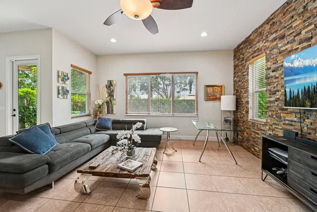 Residence photo 2