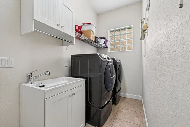 Residence photo 17