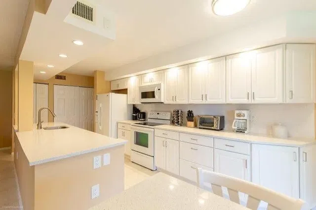 Unit E2 photo 2