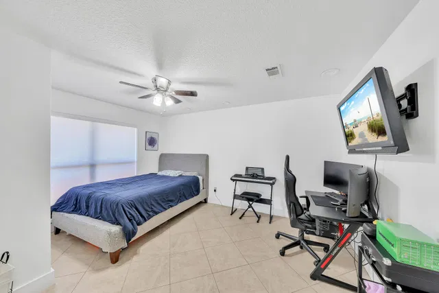 Residence photo 36