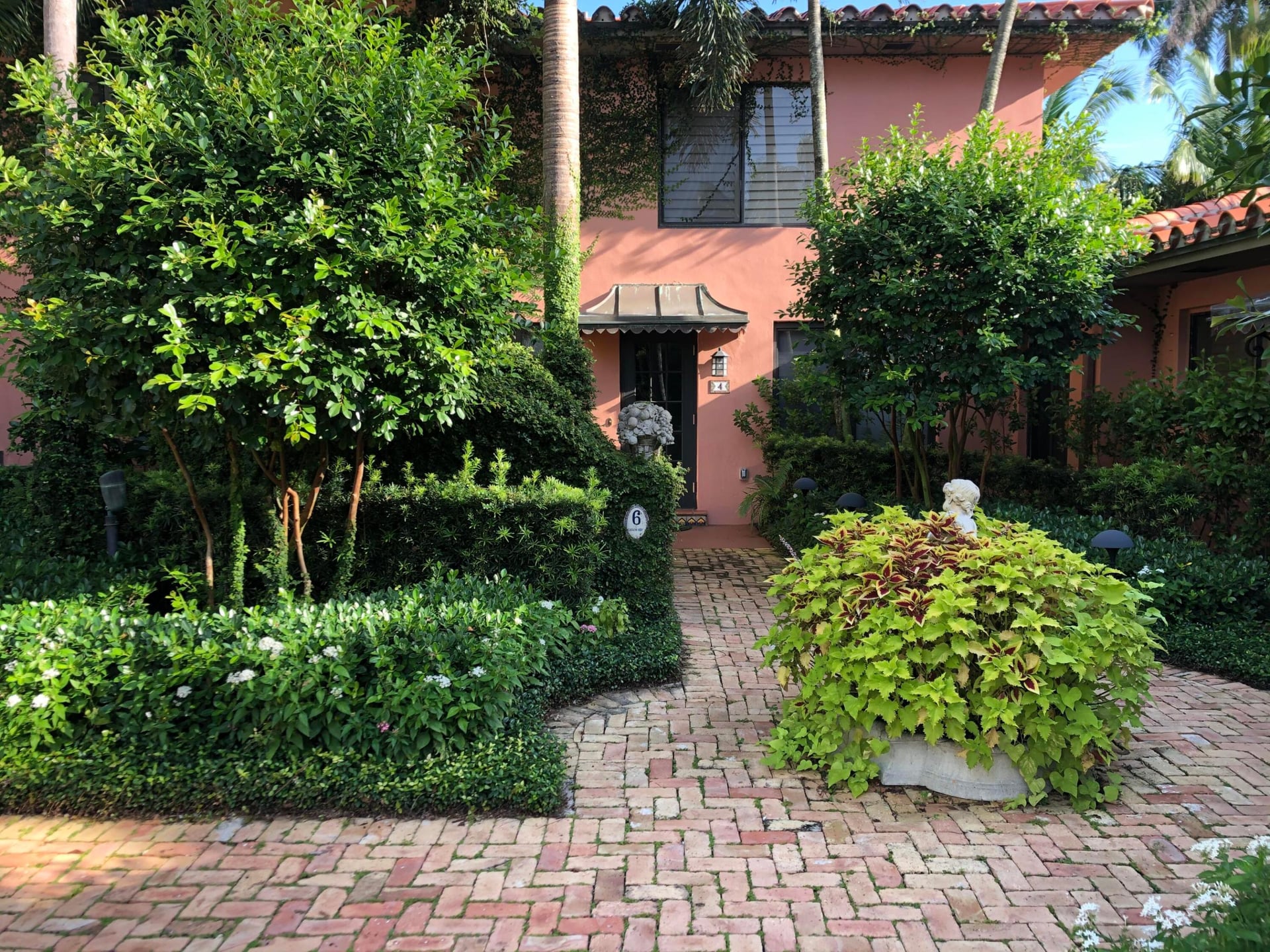 226 Chilean Avenue #4