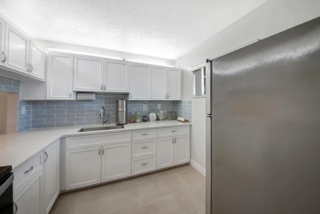 Unit 109 photo 8