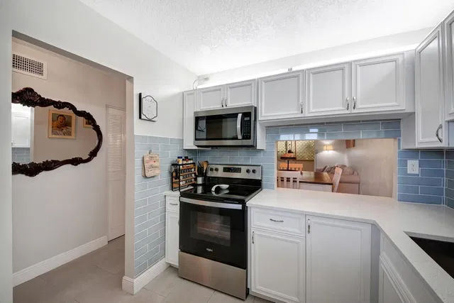 Unit 109 photo 9