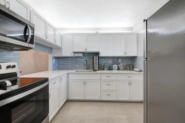 Unit 109 photo 12