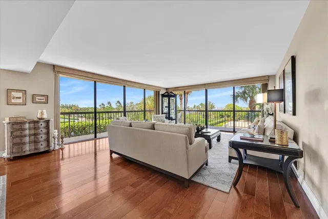 Emeraude Palm Beach Unit 201 photo 15
