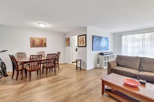  Unit Apt B photo 5